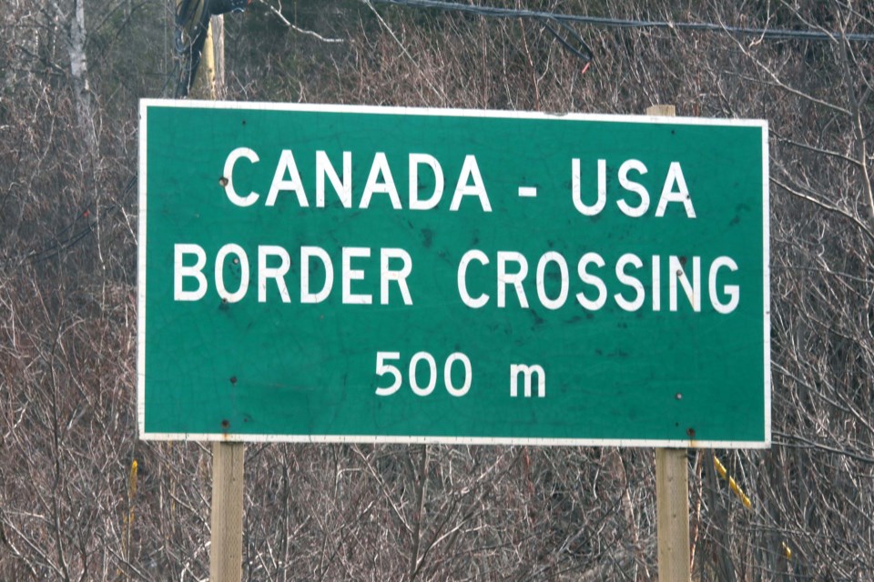Canada US Border Crossing Sign