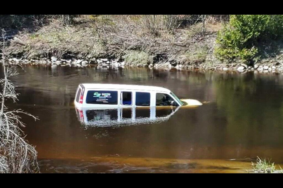 A courier service's van ended up in the middle of the Gravel River between Nipigon and Schreiber, Ont. on May 31, 2021 (Adam Riley/TBTV photo)