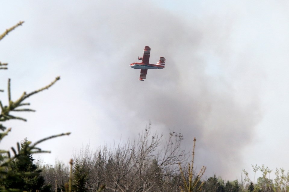 A water bomber from Newfoundland & Labrador flies over  Thunder Bay Fire No. 8, near Sarri Road, on Tuesday, May 18, 2021. (Leith Dunick, tbnewswatch.com)