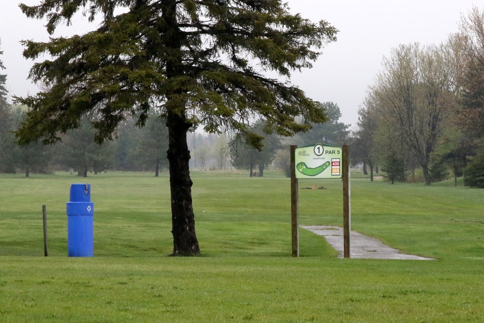 The first hole at Chapples Golf Course (Leith Dunick, tbnewswatch.com)