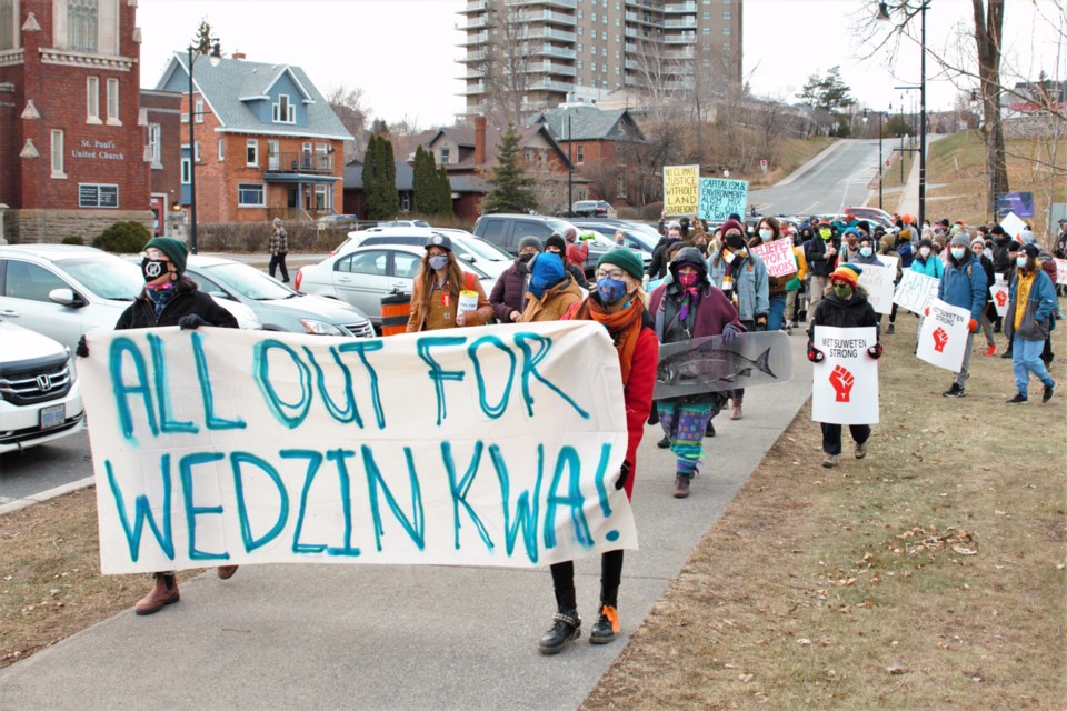 Close to 100 people participated in a Wet'suwet'en solidarity rally Saturday. (Photos by Ian Kaufman, TBNewswatch)