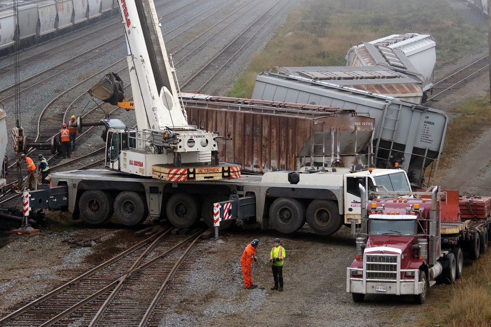 A Canadian National Railway crew investigates a train derailment in Thunder Bay on Saturday, Oct. 9, 2021. (Leith Dunick, tbnewswatch.com)