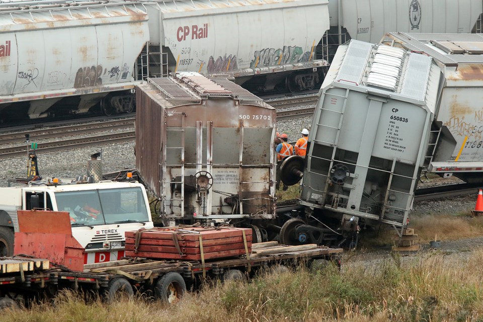 A Canadian National Railway crew investigates a train derailment in Thunder Bay on Saturday, Oct. 9, 2021. (Leith Dunick, tbnewswatch.com)