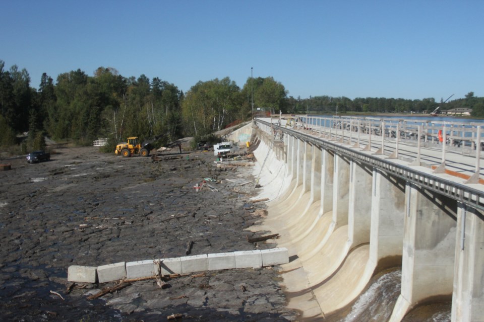 Work Continues on the Boulevard Lake Dam (Justin Hardy/tbnewswatch.com)