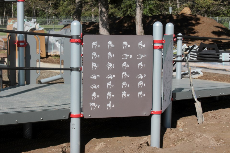 Boulevard lake playground 4