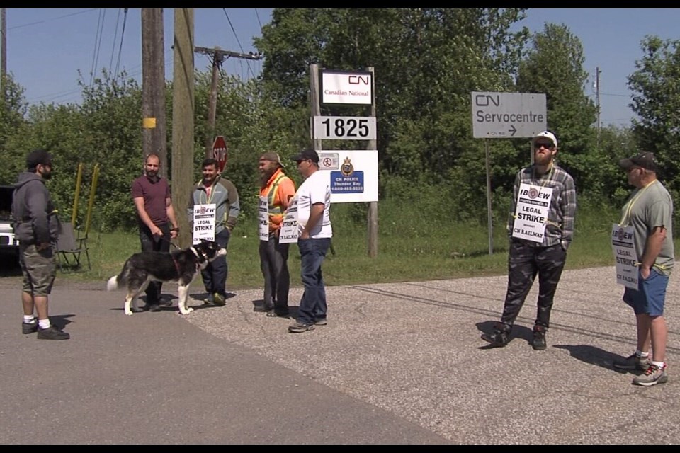 cn-strike-picketers