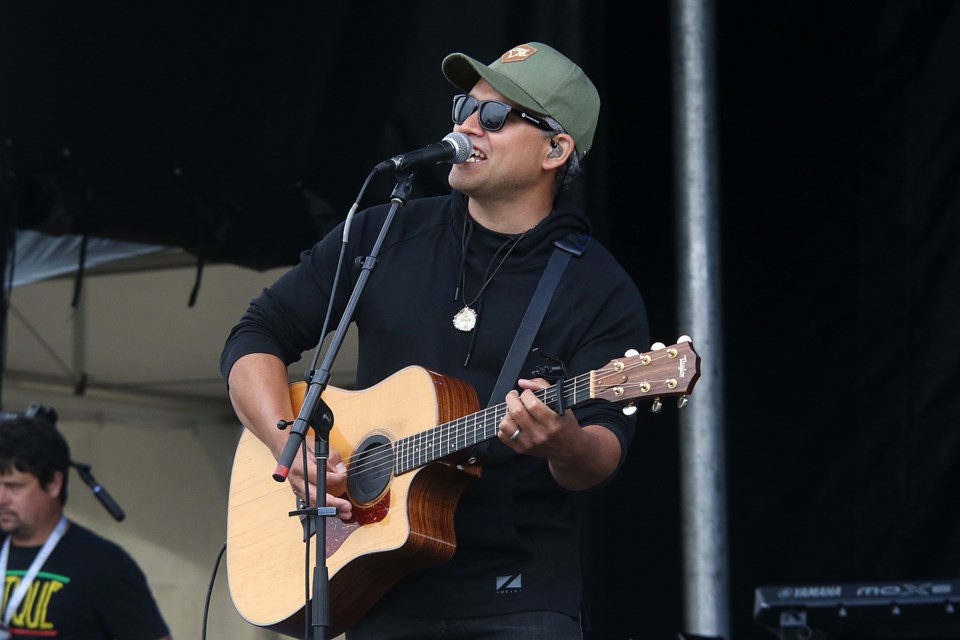 Don Amero kicked things off on Sunday, July 24, 2022 at Country on the Bay, held at Fort William Historical Park. (Leith Dunick, tbnewswatch.com)