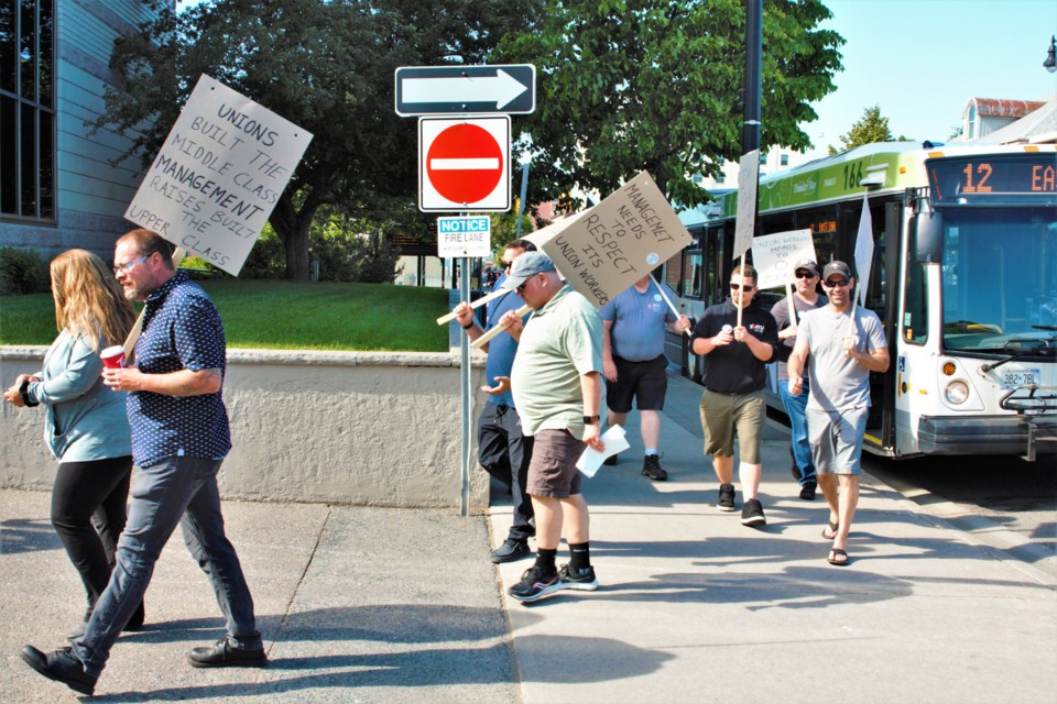 Rally Thunder Bay city hall management pay 1