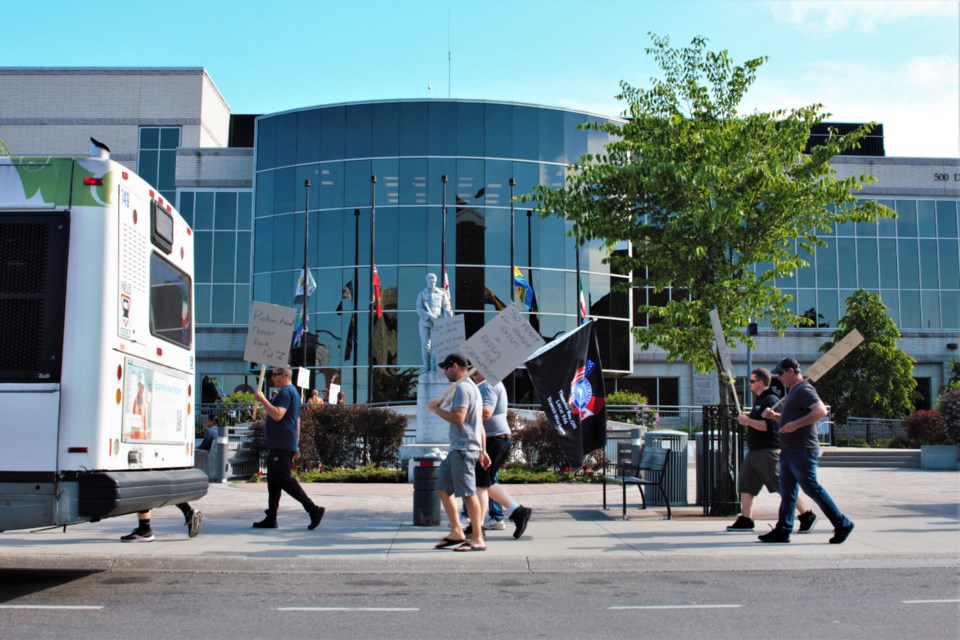 Around 100 city workers picketed city hall to protest a planned pay band adjustment for senior staff on Monday. (Ian Kaufman, TBnewswatch)