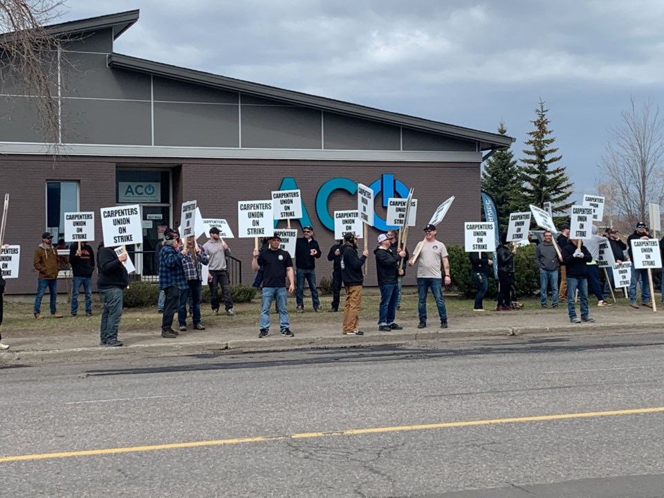 carpenters picketing