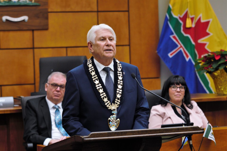 Mayor Ken Boshcoff delivers his inaugural address at city hall on Monday. (Photos by Ian Kaufman, TBnewswatch)