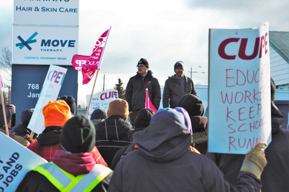 Devin Klassen, left, and Rob Jewett of CUPE Local 2486 address members at a picket in front of MPP Kevin Holland's office on Monday after learning negotiations would resume. (Photos by Ian Kaufman, TBnewswatch)