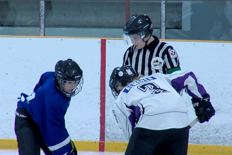All on-ice officials under the age of 18 wear a single green band on their left arms to identify them as minors.