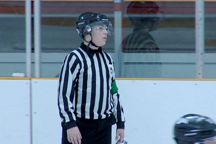 All on-ice officials under the age of 18 wear a single green band on their left arms to identify them as minors.