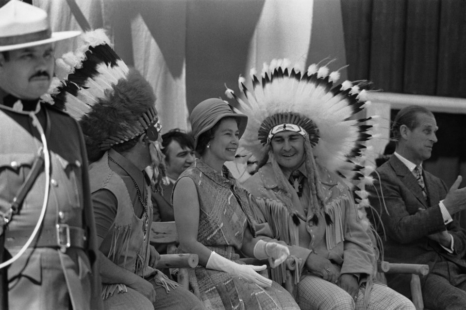 43._queen_in_thunder_bay_ontario_1973