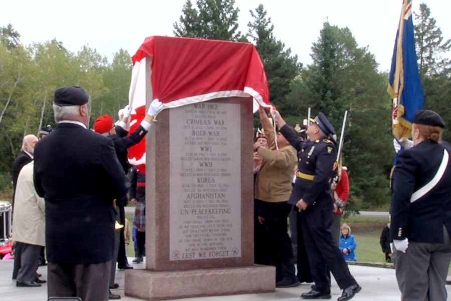 The monument pays tribute to Canadian soldiers and police officers in Northwestern Ontario. 