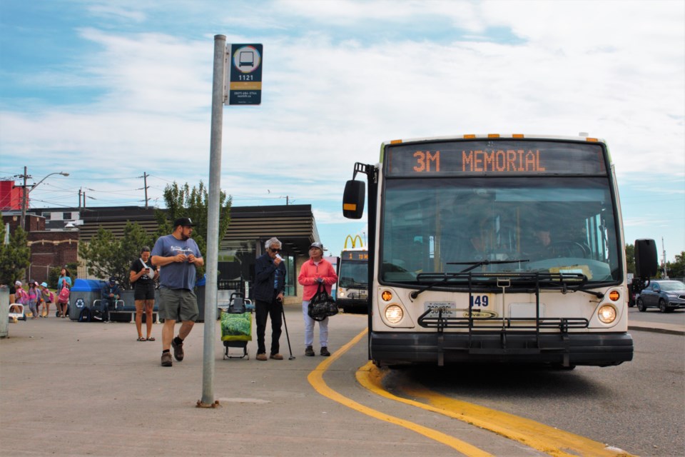 Riders prepare to board a bus at Thunder Bay Transit's Water Street Terminal. (Ian Kaufman, TBnewswatch)