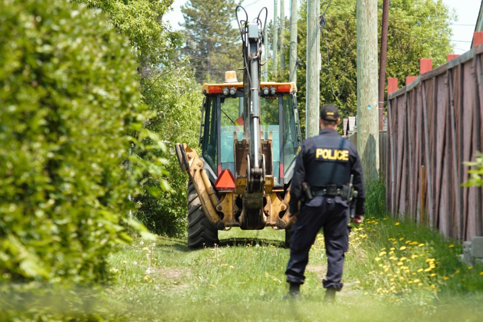 The incident briefly closed a section of Marlborough Street Wednesday morning. (Photos by Ian Kaufman, TBnewswatch)