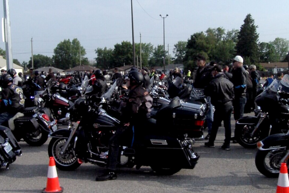 The day started off with registration followed by the thunderous Roar for the Cure where roughly 200 riders simultaneously kick started their engines