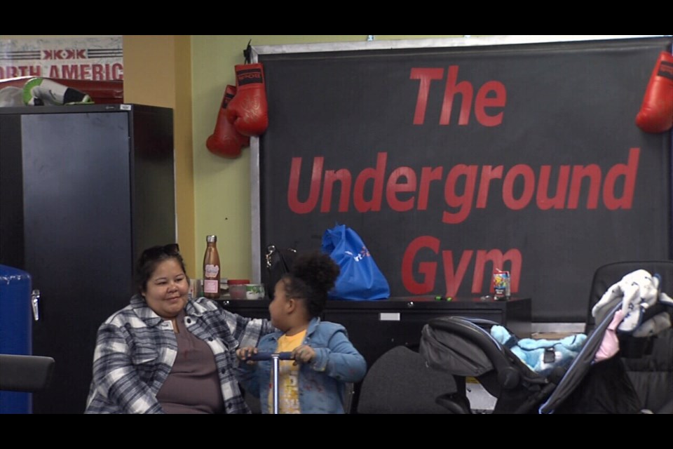 Parents and children from Kashechewan First Nation visited the Underground Gym on May 8, 2023 (Carl Langdon, TBT News)