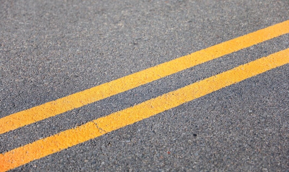 highway-yellow-lines