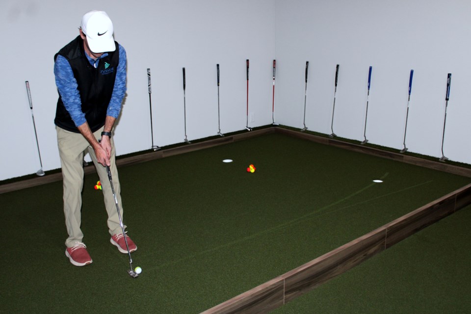 Evan Littlefield demonstrates how the Putt View technology works at the Pure Golf Performance Centre.