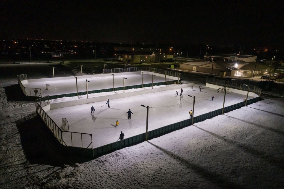 outdoor-rinks-night