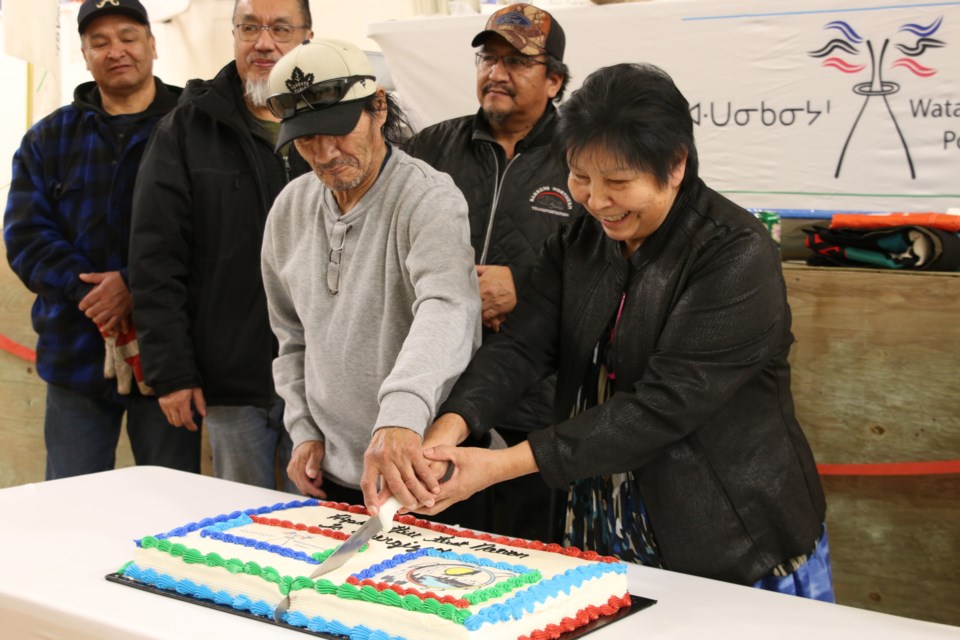 Poplar Hill Chief Alvin Owen cuts the celebratory cake with Kenequanash, left to right, at Ahgwahbuush Memorial School.