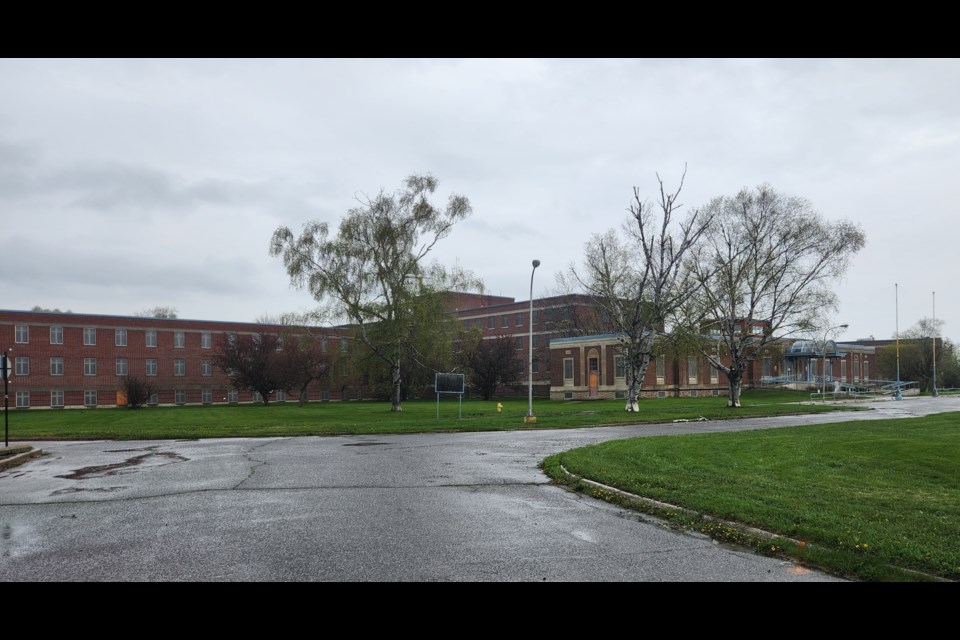 The Lakehead Psychiatric Hospital, which once accommodated up to 1,200 patients, has been vacant since 2018 (TBnewswatch photo) 