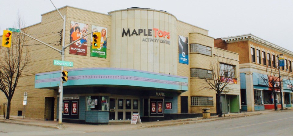 the-paramount-maple-tops-facebook