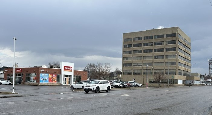 The Arthur Street Medical Health Centre has ramped up security since alcohol sales started at a convenience store across the road (Jodi Lundmark/Newswatch)