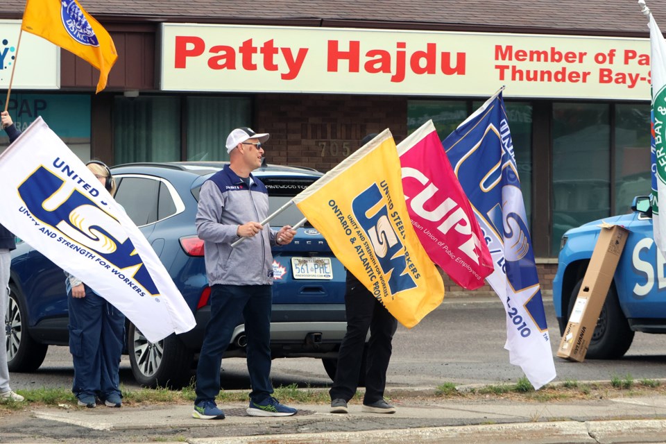 Union protestors demonstrate outside of the Thunder Bay constituency office of Jobs Minister Patty Hajdu on Monday, Aug. 18, 2025. (Leith Dunick, tbnewswatch.com)