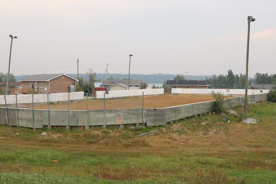 webequie-boarded-skating-hockey-rink-arena
