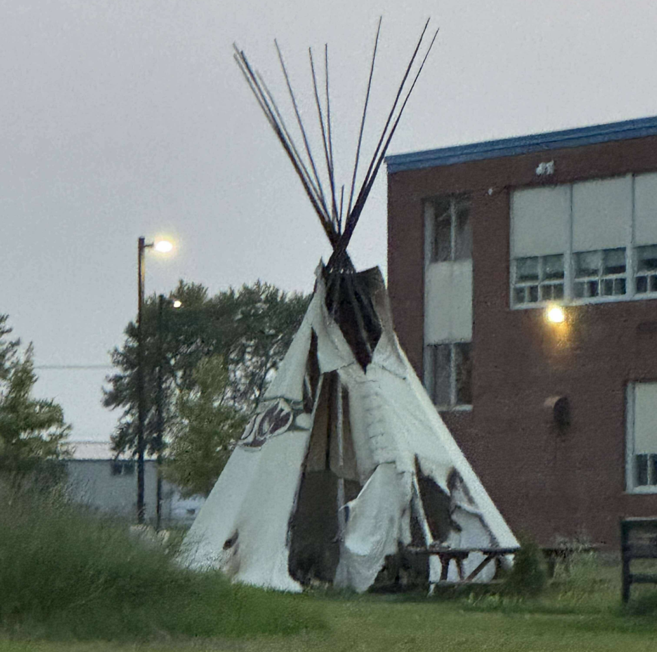 teepee-vandalism(1)