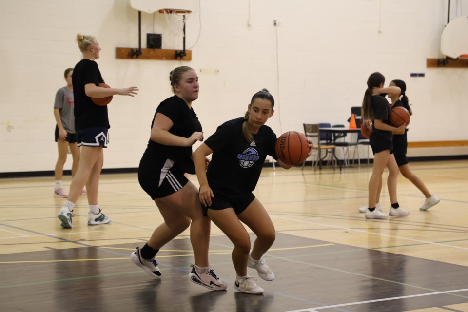 Thunder Bay Wolves Basketball Club Trailblazer session with alumni Krissa Kajorinne and Kali Grootenboer