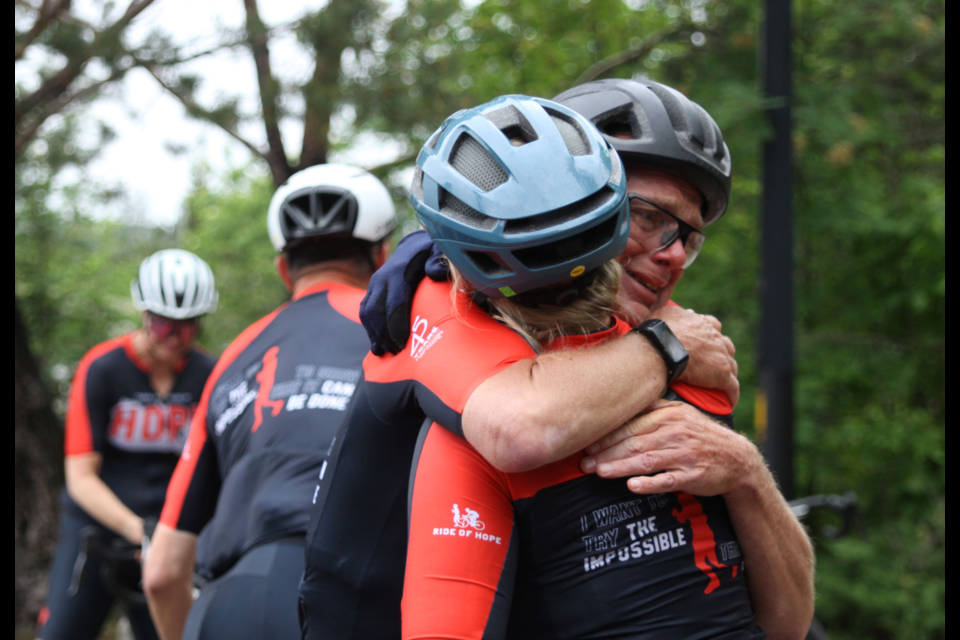 Darrell Fox, embracing his teammate upon arrival in Thunder Bay on June 23, 2025.