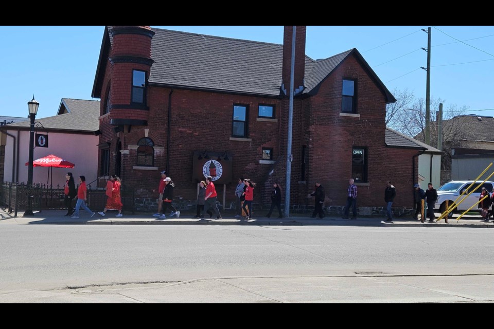 The walk continues down Miles Street East toward the Thunder Bay Courthouse.