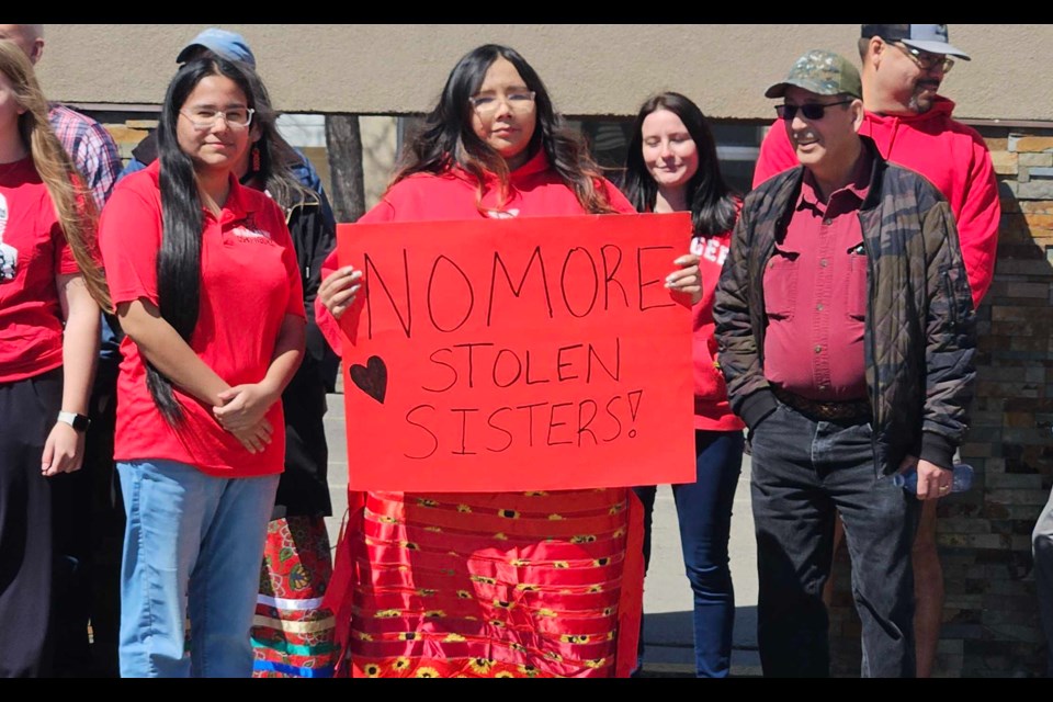 Oshki-Wenjack hosts a community walk to pause in honour of the lives of Indigenous women, girls and Two-Spirited people who are missing and have been taken by violence on May 5.
