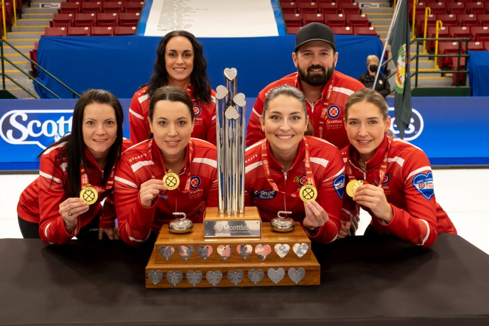 Team Canada, skip Kerri Einarson, third Val Sweeting, second Shannon Birchard, lead Briane Meilleur, fifth Krysten Karwacki, coach Reid Carruthers in the championship final at the Scotties Tournament of Hearts at Fort William Gardens on Sunday, Feb. 6, 2022. (Curling Canada/Andrew Klaver)

