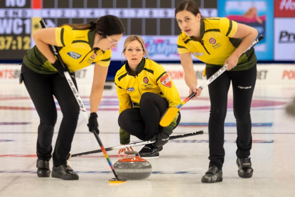 Team McCarville skip Krista McCarville watches second Ashley Sippala (left) and lead Sarah Potts (right) start to sweep in their Scotties Tournament of Hearts playoff game on Friday, Feb. 4, 2022 at Fort William Gardens. (Curling Canada/Andrew Klaver)