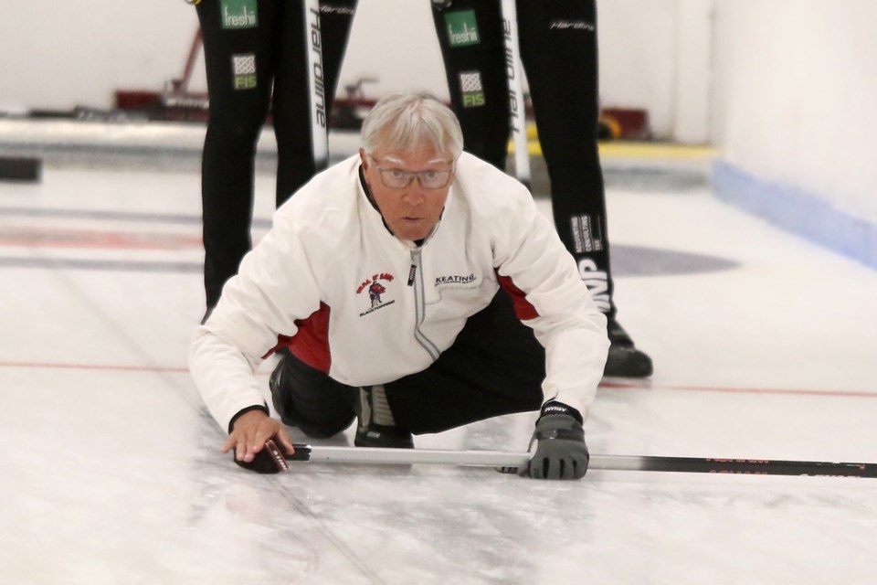 Al Hackner watches a shot on Wednesday, Oct. 20, 2021 at the Kakabeka Falls Curling Club during Tbaytel Major League of Curling Play. (Leith Dunick, tbnewswatch.com)