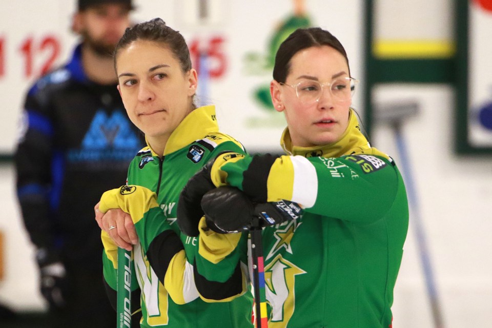 Sarah Potts (left) and Kendra Lilly watch a shot at the Performance Kia Charity Open on Saturday, Jan. 6, 2024. (Leith Dunick, tbnewswatch.com)
