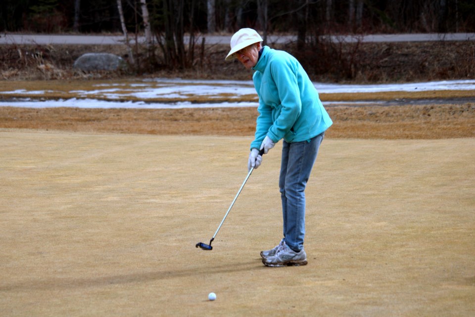 Jil Meyer makes a putt on the ninth green at the Dragon Hills Golf Course on Friday afternoon. 
