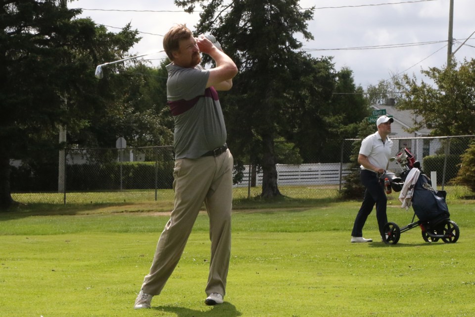 Robert Cumming (front) shot four-under par in 12 holes to capture his fifth Strathcona Invitational. (Michael Charlebois, tbnewswatch)