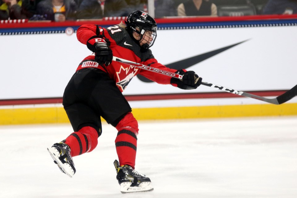 Canada's Haley Irwin of Thunder Bay warms up prior to an exhibition game against the United States on Sunday, Dec. 3, 2017 at the Xcel Energy Centre in St. Paul, Minn. (Leith Dunick, tbnewswatch.com)