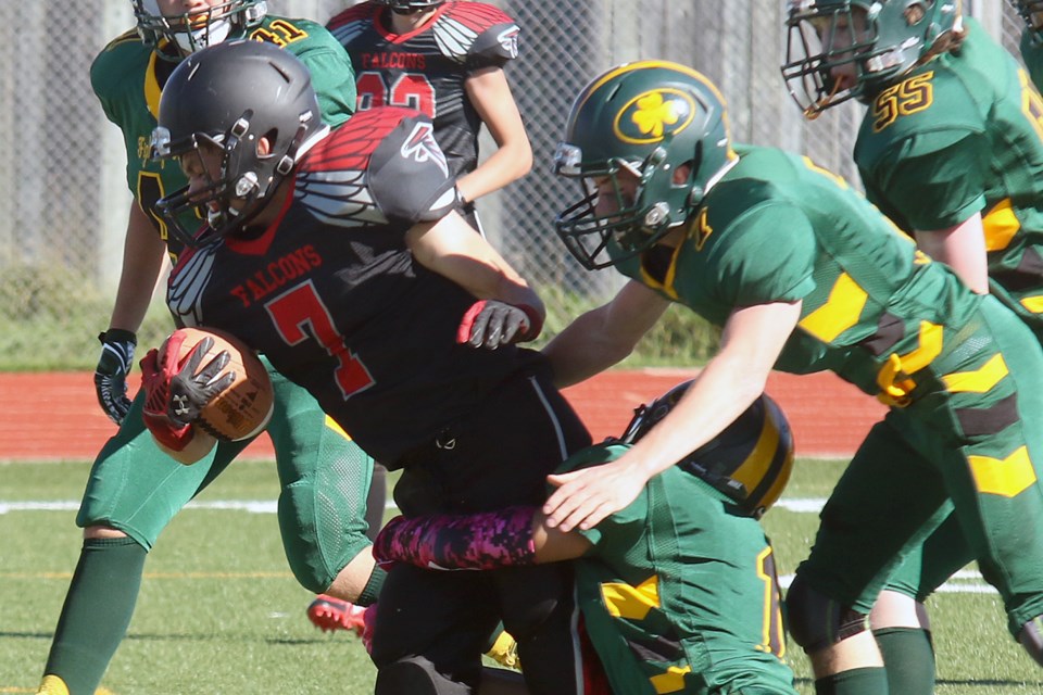 Alex Gingras (7) rushes the ball on Friday, Sept. 23, 2016 at Fort William Stadium against the St. Patrick Saints in junior football action (Leith Dunick, tbnewswatch.com). 