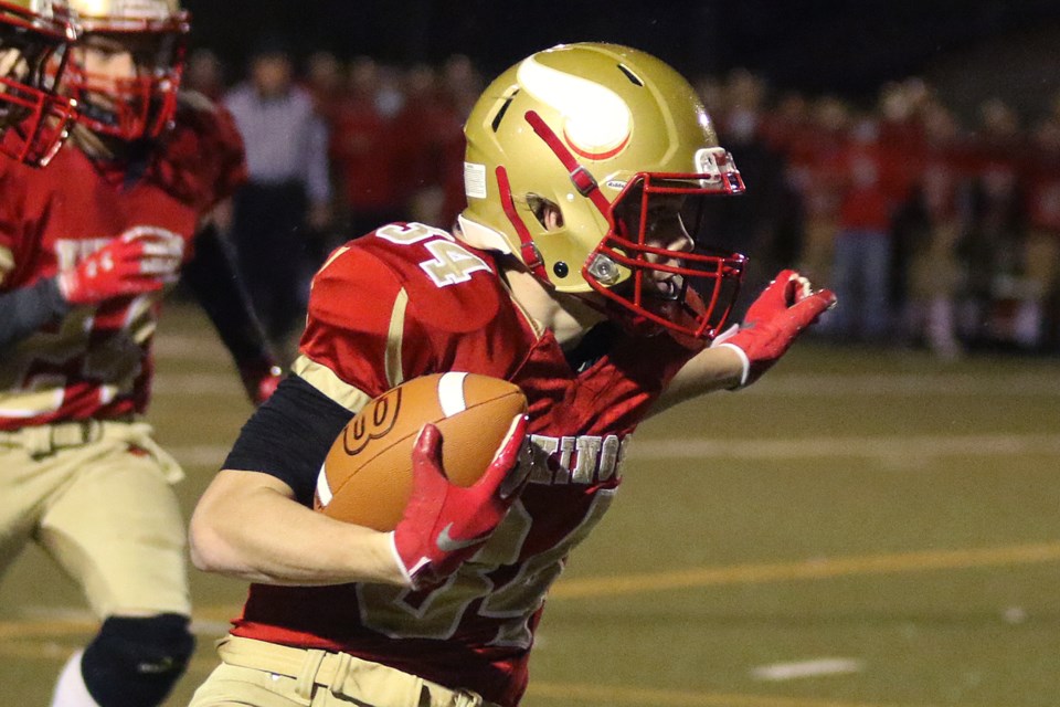 Hammarskjold's Owen Renn runs with the ball on Thursday, Oct. 28, 2021 at Fort William Stadium. (Leith Dunick, tbnewswatch.com)