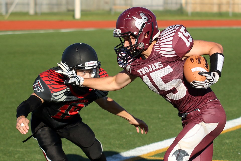 Churchill's Derek Steadwell completes an 18-yard scoring play, hauling in a pass from Dylan Ford on Friday, Sept. 30, 2016 at Fort William Stadium (Leith Dunick, tbnewswatch.com). 