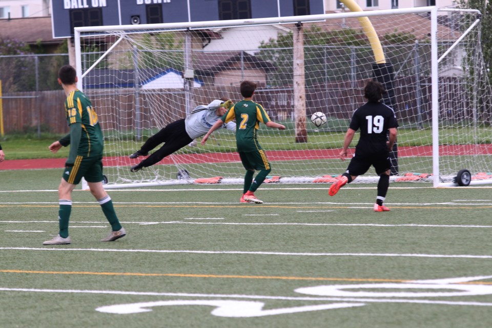 Michael Carpino (#19) looks on as the Falcons fourth goal goes past Saints goaltender JJ Blackburn. (Michael Charlebois / tbnewswatch)