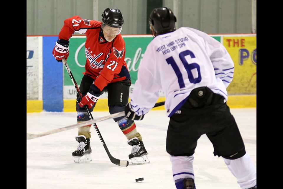 Dennis Maruk, sporting a Washington Capitals jersey, takes to the Tournament Centre ice on Friday, Oct. 20, 2017 for the Celebrity Hockey Classic in support of Easter Seals (Leith Dunick, tbneswatch.com). 